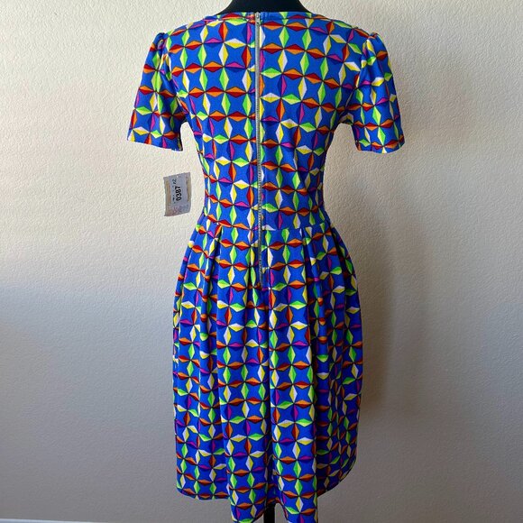 NWT Lularoe Amelia Dress Size Medium Geometric Vibrant Short Sleeve Zip Casual - Picture 2 of 4